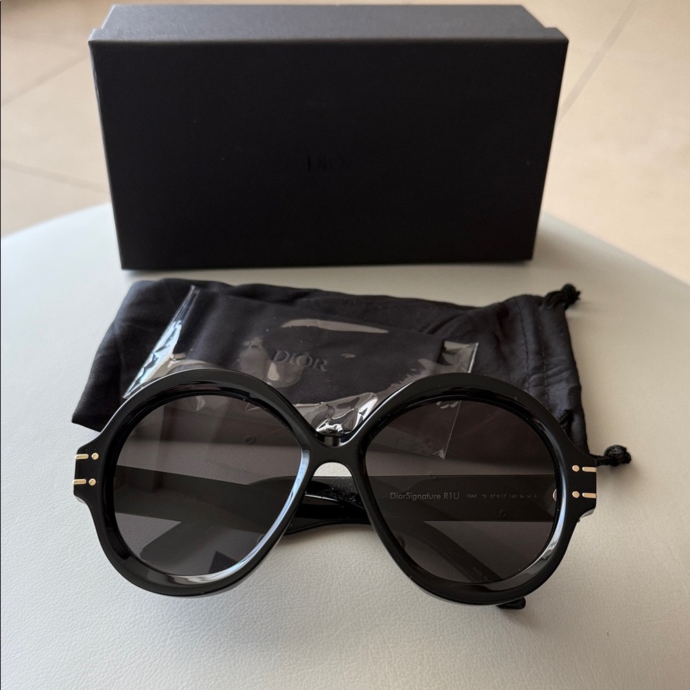 Dior DiorSignature R1U oversized round sunglasses in black acetate/black lenses - Picture 5 of 6